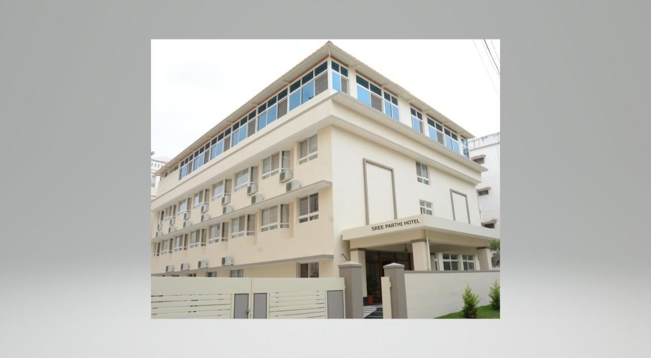 Sreeparthi Hotel Puttaparthi Kültér fotó