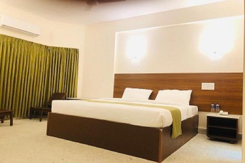 Sreeparthi Hotel Puttaparthi Kültér fotó
