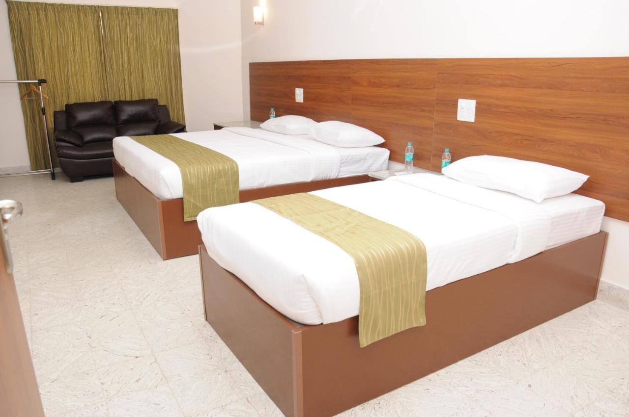Sreeparthi Hotel Puttaparthi Kültér fotó