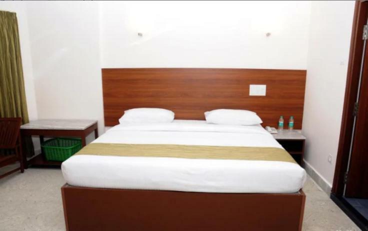 Sreeparthi Hotel Puttaparthi Kültér fotó